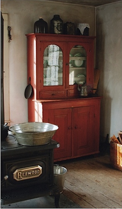 meuble ancien rouge