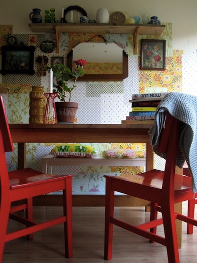 chaises de cuisine peintes en rouge