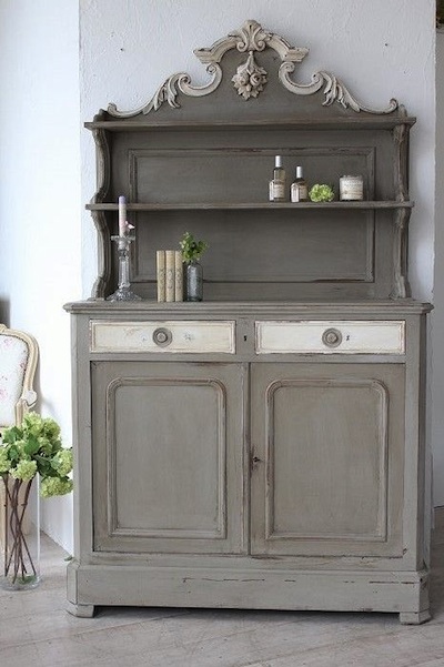 buffet peint en gris