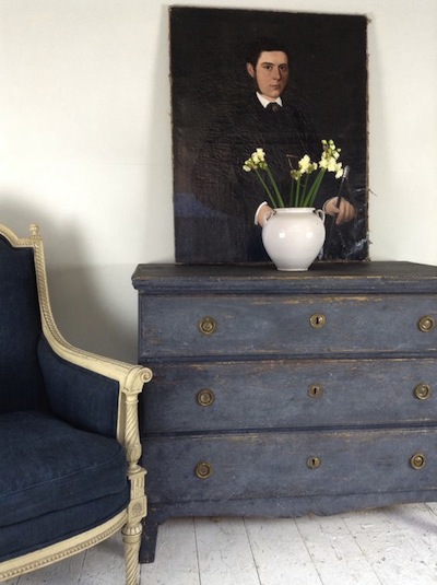 meuble peint bleu doux