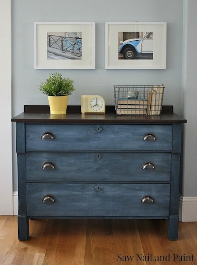 commode peinte en bleu