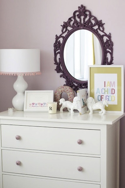 miroir peint en violet