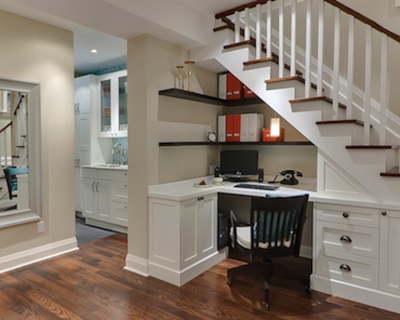 bureau sous l'escalier