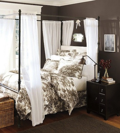 chambre murs bruns