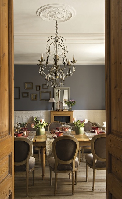 salle à  manger murs bruns