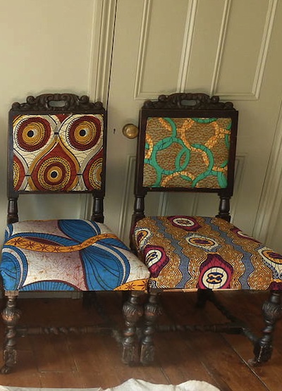chaises recouvertes batik