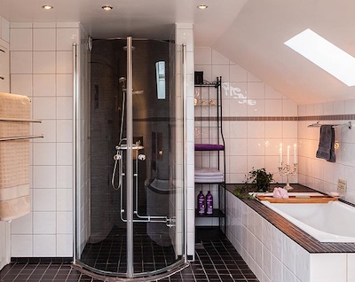 Comment disposer le carrelage dans la salle de bain. Carrelée Créatif Baignoires