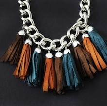 collier pompon cuir