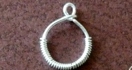 anneau pour bijoux décoré de fil métal argent