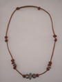 collier noeud chinois beige