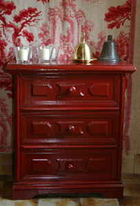 meuble peint rouge