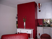 intérieur gris et rouge