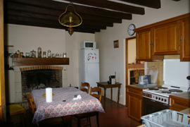 vue d'ensemble d'une cuisine ancienne à refaire