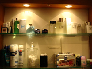 vitrine produits de salle de bains