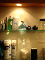 vitrine pour les produits du bain