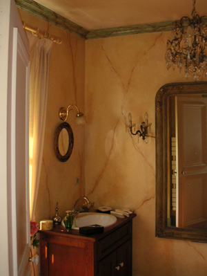 salle de bains en faux marbre