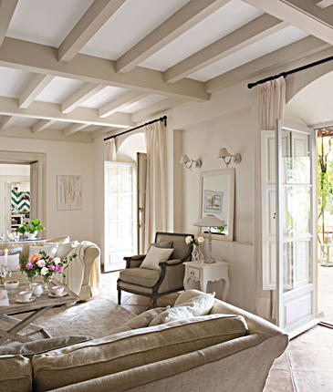 De la couleur sur les murs de son salon: recette pour ne pas se ... Deco salon rose pale blanc gris