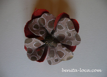 broche en tissu rigide