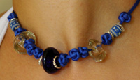 collier noeud chinois bleu